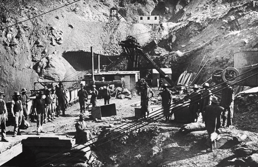 Miners at Kimberley, South Africa, circa 1900 — where the De Beers story began.