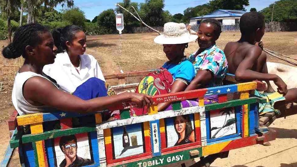 A midwife from MSI Madagascar speaking with women in a rural community after mobile clinic services were suspended due to funding cuts.